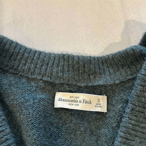Abercrombie & Fitch V-Neck Sweater Lightweight oversized small‎ - Picture 2 of 3